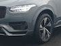 Volvo XC90 T8 Recharge AWD R-Design 7-Persoons Plug In Hybrid 394pk PHEV | Trekhaak Af Fabriek | Panodak | Head Up | Harman & Kardon | Adaptive Cruise | 360 Camera | Lederen Sportstoelen Memory & Verwarmd | Google Assistent | Apple Carplay | Blis |