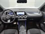 Mercedes-Benz GLA 180 Business Solution AMG | Trekhaak | Advanced Sound System | Multibeam LED | Panoramaschuifdak | Smartphone integratie | EASY PACK achterklep | Keyless-Go comfortpakket |