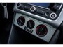 Volkswagen Polo 1.2 TSI Highline | Cruise control | Stoelverwarming | Parkeer hulp | Airco | Navigatie |