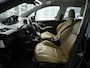 Peugeot 2008 1.2 PureTech Allure | Lederen bekleding | Navigatie | Climate control | Lichtmetalen velgen | Extra getint glas | Cruise control | Regensensor
