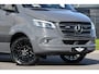 Mercedes-Benz Sprinter 319 V6 3.0 CDI L3H2 PB Edition Full Options! Adaptieve Cruise, 360 Camera, 10,5'' Mbux, Luchtvering, LED, 3500kg Trekhaak, Automaat, Stoelverwarming, Sensoren, Uniek!