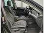 Skoda Octavia Combi 1.0 e-TSI Automaat Business Edition Plus Navigatie Panoramadak Trekhaak Camera Carplay Keyless Stoel + Stuur verwarming 18 Inch Velgen Getint Glas NL Auto Alcantara 1/2 Leder NL Auto 1e Eigenaar