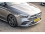 Mercedes-Benz B-klasse 180 Premium Plus AMG-Line I Panoramadak I Trekhaak I 360 Camera I Burmester I Sfeerverlichting I Led