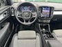 Volvo XC40 2.0 B4 Plus Dark Automaat, Premium sound Harman-Kardon, Blis, Adaptive cruise Control, Verwarmde stoelen + Stuur, Parkeer camera, Trekhaak semi Elektrisch.