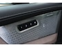 Volvo XC90 2.0 T8 Plug-in hybrid AWD Ultra Dark | Nappa Leder met ventilatie Blond | Trekhaak | Headup display | Panoramadak | Preconditioning | Driver Awareness | Driver Assistance | Getinte ramen | 22 Inch | Bowers & Wilkins | Visual Park Assist | 6,4KW Boordlader | One Pedal Drive | Google Maps | Google Assistant | Verwarmbare voorstoelen | Stoelverwarming achter | 4-Zone airco | Full Led