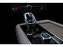 Volvo XC90 2.0 T8 Plug-in hybrid AWD Ultra Dark | Nappa Leder met ventilatie Blond | Trekhaak | Headup display | Panoramadak | Preconditioning | Driver Awareness | Driver Assistance | Getinte ramen | 22 Inch | Bowers & Wilkins | Visual Park Assist | 6,4KW Boordlader | One Pedal Drive | Google Maps | Google Assistant | Verwarmbare voorstoelen | Stoelverwarming achter | 4-Zone airco | Full Led