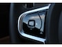 Volvo V90 2.0 T6 Plug-in hybrid AWD Ultra Dark | Nappa Leder met ventilatie Charcoal/Amber | Trekhaak | Headup display | Panoramadak | Preconditioning | Stoelmassage | Driver Awareness | Driver Assistance | Getinte ramen | 22 Inch | Premium Audio by Harman Kardon | Visual Park Assist | Google Maps | Google Assistant | Verwarmbare voorstoelen | Stoelverwarming achter | 4-Zone airco | Matrix Led