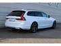 Volvo V90 2.0 T6 Plug-in hybrid AWD Ultra Dark | Nappa Leder met ventilatie Charcoal/Amber | Trekhaak | Headup display | Panoramadak | Preconditioning | Stoelmassage | Driver Awareness | Driver Assistance | Getinte ramen | 22 Inch | Premium Audio by Harman Kardon | Visual Park Assist | Google Maps | Google Assistant | Verwarmbare voorstoelen | Stoelverwarming achter | 4-Zone airco | Matrix Led