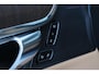 Volvo V90 2.0 T6 Plug-in hybrid AWD Ultra Dark | Nappa Leder met ventilatie Charcoal/Amber | Trekhaak | Headup display | Panoramadak | Preconditioning | Stoelmassage | Driver Awareness | Driver Assistance | Getinte ramen | 22 Inch | Premium Audio by Harman Kardon | Visual Park Assist | Google Maps | Google Assistant | Verwarmbare voorstoelen | Stoelverwarming achter | 4-Zone airco | Matrix Led