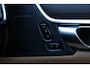 Volvo V90 2.0 T6 Plug-in hybrid AWD Ultra Dark | Nappa Leder met ventilatie Charcoal/Amber | Trekhaak | Headup display | Panoramadak | Preconditioning | Stoelmassage | Driver Awareness | Driver Assistance | Getinte ramen | 22 Inch | Premium Audio by Harman Kardon | Visual Park Assist | Google Maps | Google Assistant | Verwarmbare voorstoelen | Stoelverwarming achter | 4-Zone airco | Matrix Led