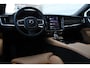 Volvo V90 2.0 T6 Plug-in hybrid AWD Ultra Dark | Nappa Leder met ventilatie Charcoal/Amber | Trekhaak | Headup display | Panoramadak | Preconditioning | Stoelmassage | Driver Awareness | Driver Assistance | Getinte ramen | 22 Inch | Premium Audio by Harman Kardon | Visual Park Assist | Google Maps | Google Assistant | Verwarmbare voorstoelen | Stoelverwarming achter | 4-Zone airco | Matrix Led