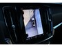 Volvo V90 2.0 T6 Plug-in hybrid AWD Ultra Dark | Nappa Leder met ventilatie Charcoal/Amber | Trekhaak | Headup display | Panoramadak | Preconditioning | Stoelmassage | Driver Awareness | Driver Assistance | Getinte ramen | 22 Inch | Premium Audio by Harman Kardon | Visual Park Assist | Google Maps | Google Assistant | Verwarmbare voorstoelen | Stoelverwarming achter | 4-Zone airco | Matrix Led