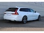 Volvo V90 2.0 T6 Plug-in hybrid AWD Ultra Dark | Nappa Leder met ventilatie Charcoal/Amber | Trekhaak | Headup display | Panoramadak | Preconditioning | Stoelmassage | Driver Awareness | Driver Assistance | Getinte ramen | 22 Inch | Premium Audio by Harman Kardon | Visual Park Assist | Google Maps | Google Assistant | Verwarmbare voorstoelen | Stoelverwarming achter | 4-Zone airco | Matrix Led