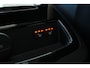 Volvo V90 2.0 T6 Plug-in hybrid AWD Ultra Dark | Nappa Leder met ventilatie Charcoal/Amber | Trekhaak | Headup display | Panoramadak | Preconditioning | Stoelmassage | Driver Awareness | Driver Assistance | Getinte ramen | 22 Inch | Premium Audio by Harman Kardon | Visual Park Assist | Google Maps | Google Assistant | Verwarmbare voorstoelen | Stoelverwarming achter | 4-Zone airco | Matrix Led