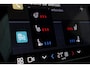 Volvo V90 2.0 T6 Plug-in hybrid AWD Ultra Dark | Nappa Leder met ventilatie Charcoal/Amber | Trekhaak | Headup display | Panoramadak | Preconditioning | Stoelmassage | Driver Awareness | Driver Assistance | Getinte ramen | 22 Inch | Premium Audio by Harman Kardon | Visual Park Assist | Google Maps | Google Assistant | Verwarmbare voorstoelen | Stoelverwarming achter | 4-Zone airco | Matrix Led