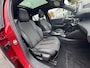 Peugeot e-2008 EV GT 50 kWh | Panoramisch schuifdak | Camera | Navigatie | 1 Fase