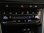 Volkswagen T-Roc 1.5 TSI Life Business | Trekhaak | Parkeersensoren | Stoelverwarming | CarPlay | Navigatie | Digital cockpit | Lane assist |