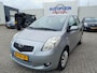 Toyota Yaris 1.3 VVTi Sol betrouwbare pittige 1.3 Yaris met airco en all seasons banden!