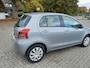 Toyota Yaris 1.3 VVTi Sol betrouwbare pittige 1.3 Yaris met airco en all seasons banden!
