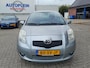 Toyota Yaris 1.3 VVTi Sol betrouwbare pittige 1.3 Yaris met airco en all seasons banden!