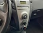 Toyota Yaris 1.3 VVTi Sol betrouwbare pittige 1.3 Yaris met airco en all seasons banden!