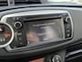 Toyota Yaris 1.0 VVT-i 5-DEURS ASPIRATION CLIMA NAVI TREKHAAK BLUETOOTH CAMERA LM-VELGEN ALL-SEASONS RADIO/CD-SPELER NL-AUTO DEALER-ONDERHOUDEN