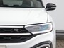 Volkswagen T-Roc 1.5 TSI R-Line | Trekhaak afneembaar | Achteruitrijcamera | Keyless | Matrix LED | Black style | Stoelverwarming |