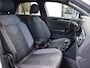 Volkswagen T-Roc 1.5 TSI R-Line | Trekhaak afneembaar | Achteruitrijcamera | Keyless | Matrix LED | Black style | Stoelverwarming |