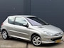 Peugeot 206 1.4-16V XS Pack 3 deurs - AIRCO - EL. RAMEN + SPIEGELS - RADIO/CD - LM VELGEN - CPV - 2E EIGENAAR - NAP - NL AUTO - APK T/M 07-10-2026 -