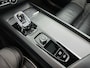 Volvo XC60 T8 Recharge Ultimate Black Edition | 21" | Luchtvering | 360 Camera | Harman Kardon | Trekhaak | Sportstoelen | Head-up | Full LED | Stoel/stuur/achterbankverwarming | Adaptieve cruise | BLIS