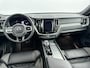 Volvo XC60 T8 Recharge Ultimate Black Edition | 21" | Luchtvering | 360 Camera | Harman Kardon | Trekhaak | Sportstoelen | Head-up | Full LED | Stoel/stuur/achterbankverwarming | Adaptieve cruise | BLIS
