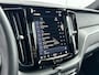 Volvo XC60 T8 Recharge Ultimate Black Edition | 21" | Luchtvering | 360 Camera | Harman Kardon | Trekhaak | Sportstoelen | Head-up | Full LED | Stoel/stuur/achterbankverwarming | Adaptieve cruise | BLIS