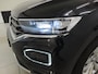 Volkswagen T-Roc 1.5 TSI 150pk Style Half Leer Navi Digi Dash Parkeersensoren Privacy Glass Dealeronderhouden