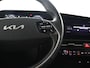 Kia Niro EV DynamicPlusLine 64.8 kWh - SOH 100% - Achteruitrijcamera - Cruise Control - Batterijverwarming - Parkeersensoren vóór en achter - Schuif-/kantel zonnedak - Fabrieksgarantie t/m 07-2030