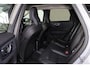 Volvo XC60 T6 Recharge AWD Plus Dark - LONG RANGE - Panorama/schuifdak - IntelliSafe Assist & Surround - 360º Camera - Harman/Kardon audio - Adaptieve LED koplampen - Verwarmde voorstoelen, stuur & achterbank - Parkeersensoren voor & achter - Elektr. bedienb. voorstoelen met geheugen - Draadloze tel. lader - Extra getint glas - Elektr. inklapbare trekhaakk - 19' LMV