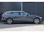 Volvo V60 T6 Plug-in hybrid AWD Plus Bright | Lederen interieur | Semi Elektrische Trekhaak | Keyless | Climate Pack | Elektrisch verstelbare stoelen | Adaptieve Cruise Control | Google Infotainment | 19 inch Lichtmetalen velgen | Parkeercamera en sensoren rondom | Elektrische Kofferklep |
