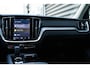 Volvo V60 T6 Plug-in hybrid AWD Plus Bright | Lederen interieur | Semi Elektrische Trekhaak | Keyless | Climate Pack | Elektrisch verstelbare stoelen | Adaptieve Cruise Control | Google Infotainment | 19 inch Lichtmetalen velgen | Parkeercamera en sensoren rondom | Elektrische Kofferklep |