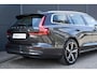 Volvo V60 T6 Plug-in hybrid AWD Plus Bright | Lederen interieur | Semi Elektrische Trekhaak | Keyless | Climate Pack | Elektrisch verstelbare stoelen | Adaptieve Cruise Control | Google Infotainment | 19 inch Lichtmetalen velgen | Parkeercamera en sensoren rondom | Elektrische Kofferklep |