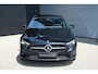 Mercedes-Benz A-klasse 250 e | Panoramadak | Luxury | MULTIBEAM LED Koplampen | Dodehoekassistent | Apple CarPlay | Android Auto | Sierdelen Lindehout Zwart | Privacy Glas Achter |