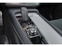 Volvo XC90 T8 Recharge AWD R-Design - Panorama/schuifdak - IntelliSafe Assist & Surround - 360º Camera - Harman/Kardon audio - Adaptieve LED koplampen - Verwarmde voorstoelen, stuur & achterbank - Parkeersensoren voor & achter - Elektr. bedienb. voorstoelen met geheugen - Draadloze tel. lader - Standkachel - Extra getint glas - 20' LMV
