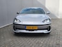 Hyundai Ioniq 6 Lounge 77.4 kWh Automaat / 100% SOH / Origineel NL Auto / Afn. Trekhaak 1.500 kg / Navigatie / Bose audio / Headup Display / Stuur-, voorstoel- en achterbankverwarming / Stoelventilatie / Android Auto / Apple Carplay /