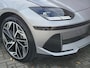 Hyundai Ioniq 6 Lounge 77.4 kWh Automaat / 100% SOH / Origineel NL Auto / Afn. Trekhaak 1.500 kg / Navigatie / Bose audio / Headup Display / Stuur-, voorstoel- en achterbankverwarming / Stoelventilatie / Android Auto / Apple Carplay /
