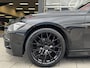 BMW 3-Serie Touring 316d High Executive - Panorama dak I Navigatie I Airco I 19 inch Sport velgen I APK 10-2026