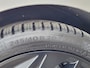 Hyundai Ioniq 6 First Edition AWD 77.4 kWh Automaat / 100% SOH / Origineel NL Auto / tot 04-2009 Fabrieksgarantie / Allseason banden / Schuifkanteldak / 360° camera / Navigatie / Headup Display / Android Auto / Apple Carplay / BOSE audio / Stuur-, voorstoel- en achterbankverwarming /