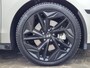Hyundai Ioniq 6 First Edition AWD 77.4 kWh Automaat / 100% SOH / Origineel NL Auto / tot 04-2009 Fabrieksgarantie / Allseason banden / Schuifkanteldak / 360° camera / Navigatie / Headup Display / Android Auto / Apple Carplay / BOSE audio / Stuur-, voorstoel- en achterbankverwarming /