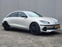 Hyundai Ioniq 6 First Edition AWD 77.4 kWh Automaat / 100% SOH / Origineel NL Auto / tot 04-2009 Fabrieksgarantie / Allseason banden / Schuifkanteldak / 360° camera / Navigatie / Headup Display / Android Auto / Apple Carplay / BOSE audio / Stuur-, voorstoel- en achterbankverwarming /