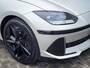 Hyundai Ioniq 6 First Edition AWD 77.4 kWh Automaat / 100% SOH / Origineel NL Auto / tot 04-2009 Fabrieksgarantie / Allseason banden / Schuifkanteldak / 360° camera / Navigatie / Headup Display / Android Auto / Apple Carplay / BOSE audio / Stuur-, voorstoel- en achterbankverwarming /
