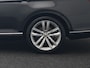 Volkswagen Passat Variant 1.4 TSI GTE Business Plug In Hybrid 218pk Dealer O.H PHEV | Trekhaak Af Fabriek | Adaptive Cruise | Alcantara Sportstoelen Massage & Verwarmd | IQ Light | Apple Carplay | Keyless | Blis | Navigatie | Virtual | DAB |