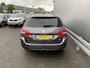 Peugeot 308 SW 1.2 PureTech Blue Lease Premium AUTOMAAT, Clima, CC, PDC, Pano, Bluetooth, LM, Trekh, nw. APK – Inruil Mogelijk –