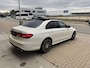 Mercedes-Benz E-klasse 300 e 4MATIC AMG Line | E300 Hybride | Pano | Matrix LED | Burmester | Night | Keyless | Adapt. Cruise | Trekhaak | 20 Inch | 360 | Carplay | DAB | Trekhaak | Sfeer | Dodehoek | Lane Assist | BTW | Dealer Onderhouden | Garantie